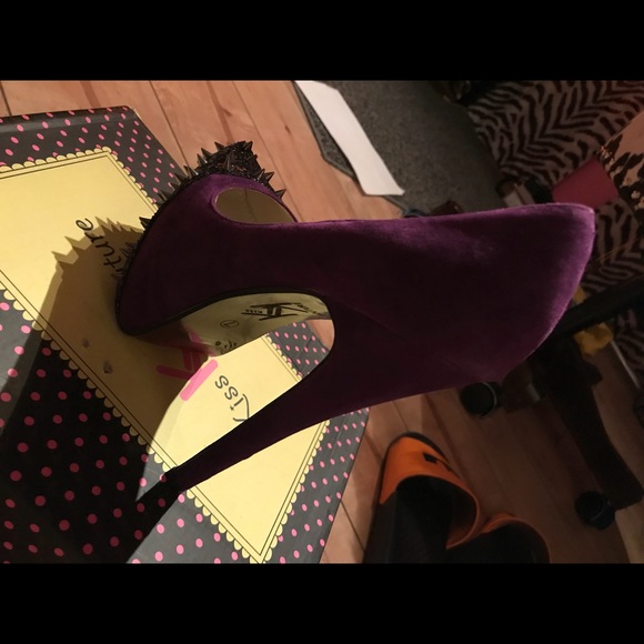 Purple studded heels - Picture 5 of 7