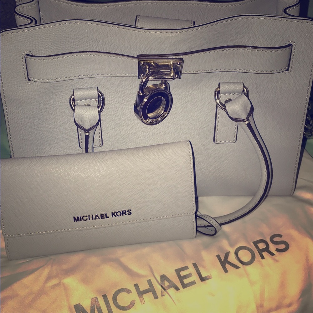 Michael Kors,Wallet &dust bag —-sold on mercari
