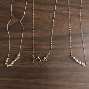 Set of three delicate necklaces