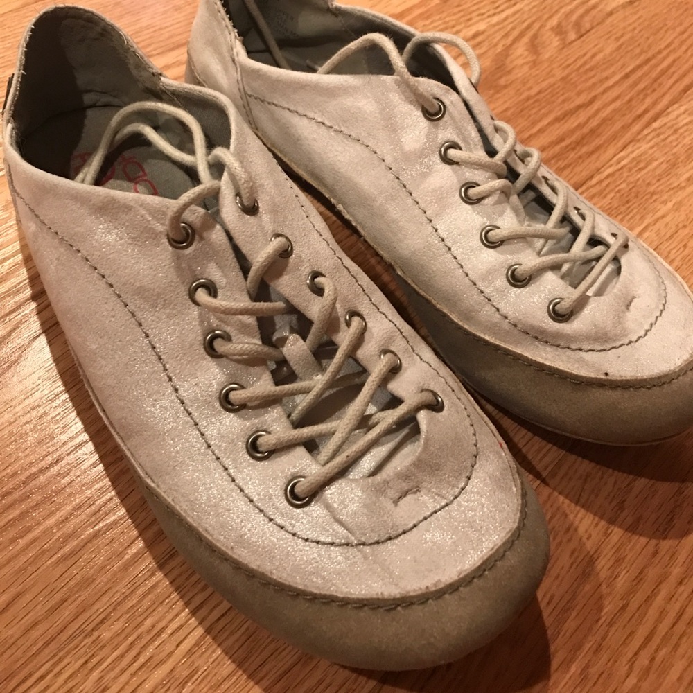 Shoes 8.5 size but really fit more like a 7.5.