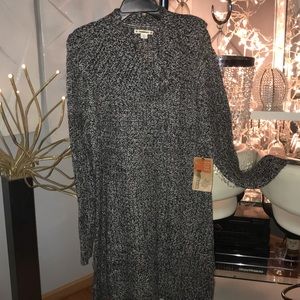 Price SLASH Scoop neck pullover sweater