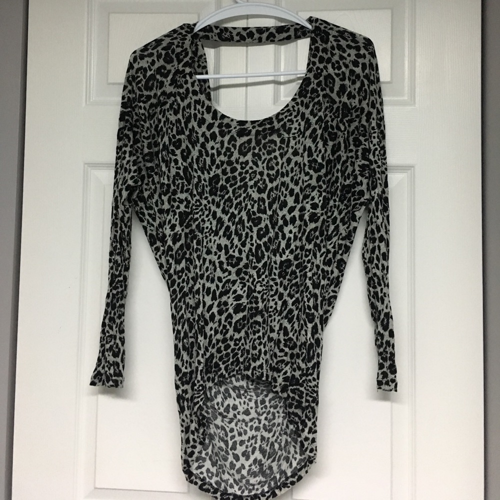 ⭐️ express leopard long sleeve top