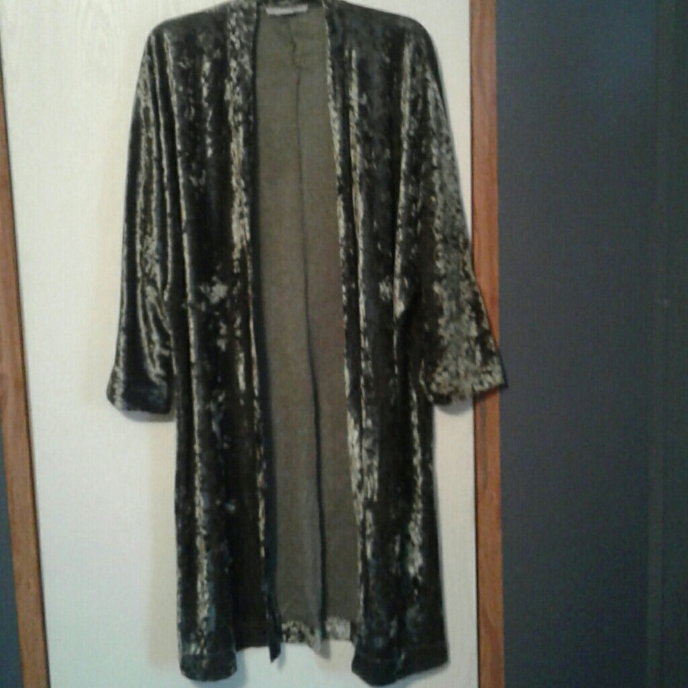 VELVET KIMONO