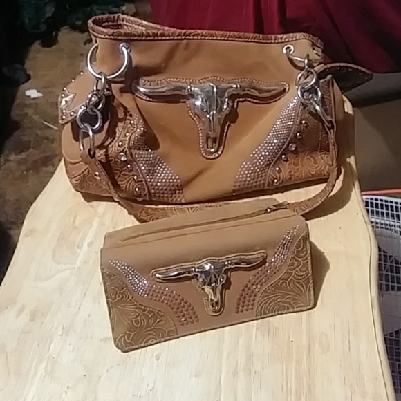 IM SELLING A WOMAN LEATHER WESTERN PURSE - Picture 4 of 4