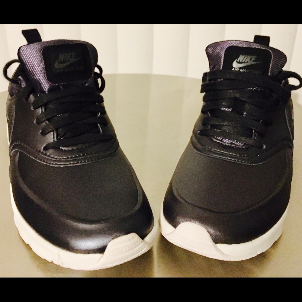 🔥🔥🔥Women Nike Air Max Thea SE, Size 5 - Picture 2 of 6