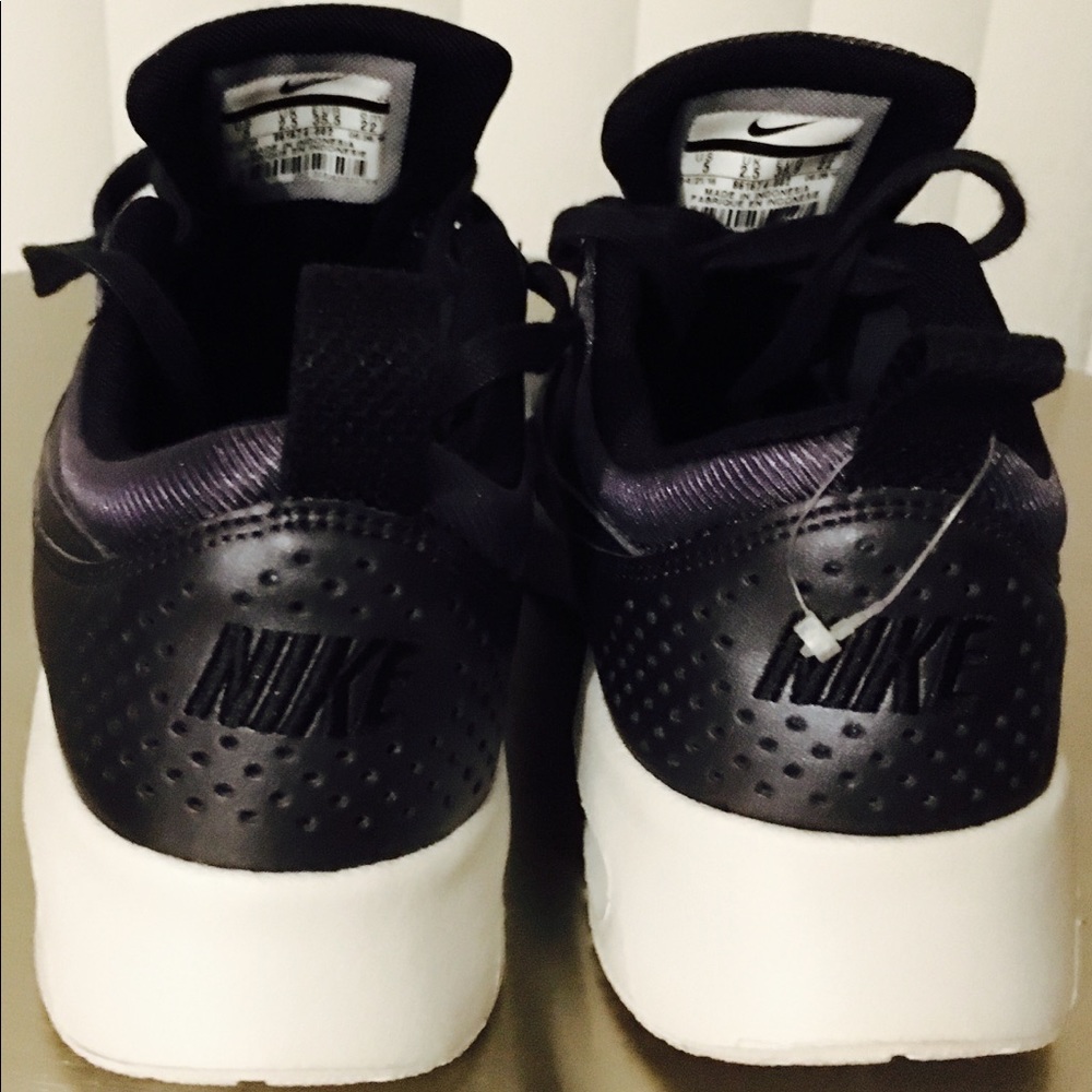 🔥🔥🔥Women Nike Air Max Thea SE, Size 5 - Picture 4 of 6