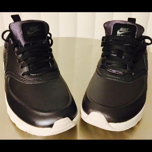🔥🔥🔥Women Nike Air Max Thea SE, Size 5 - Picture 2 of 6