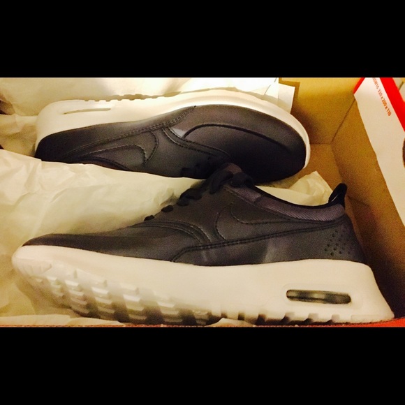 🔥🔥🔥Women Nike Air Max Thea SE, Size 5 - Picture 5 of 6