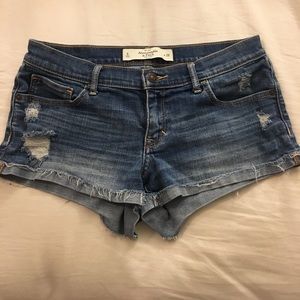 ABERCROMBIE: Destroyed medium wash denim shorts