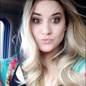 Meet your Posher, Candace