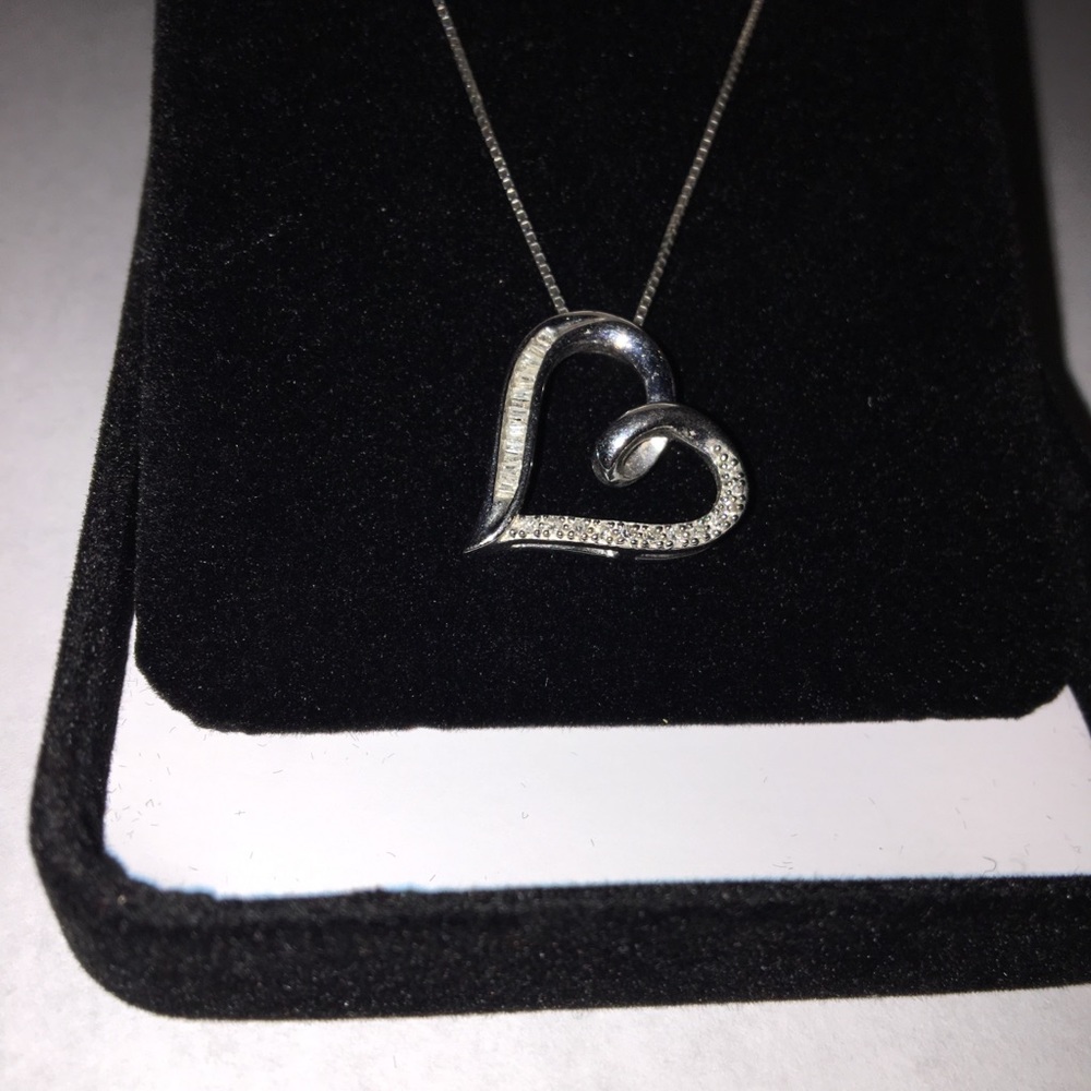 Diamond Heart Necklace 1/10 carat tw