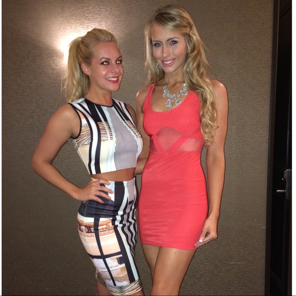 Coral bodycon mesh dress - Picture 1 of 5