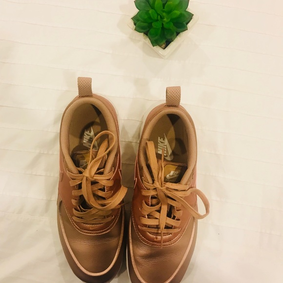 Air Max Thea in Rose Gold - Picture 2 of 7