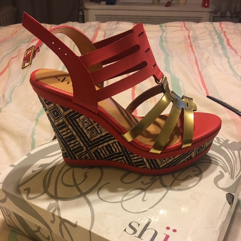 Wedge shoes