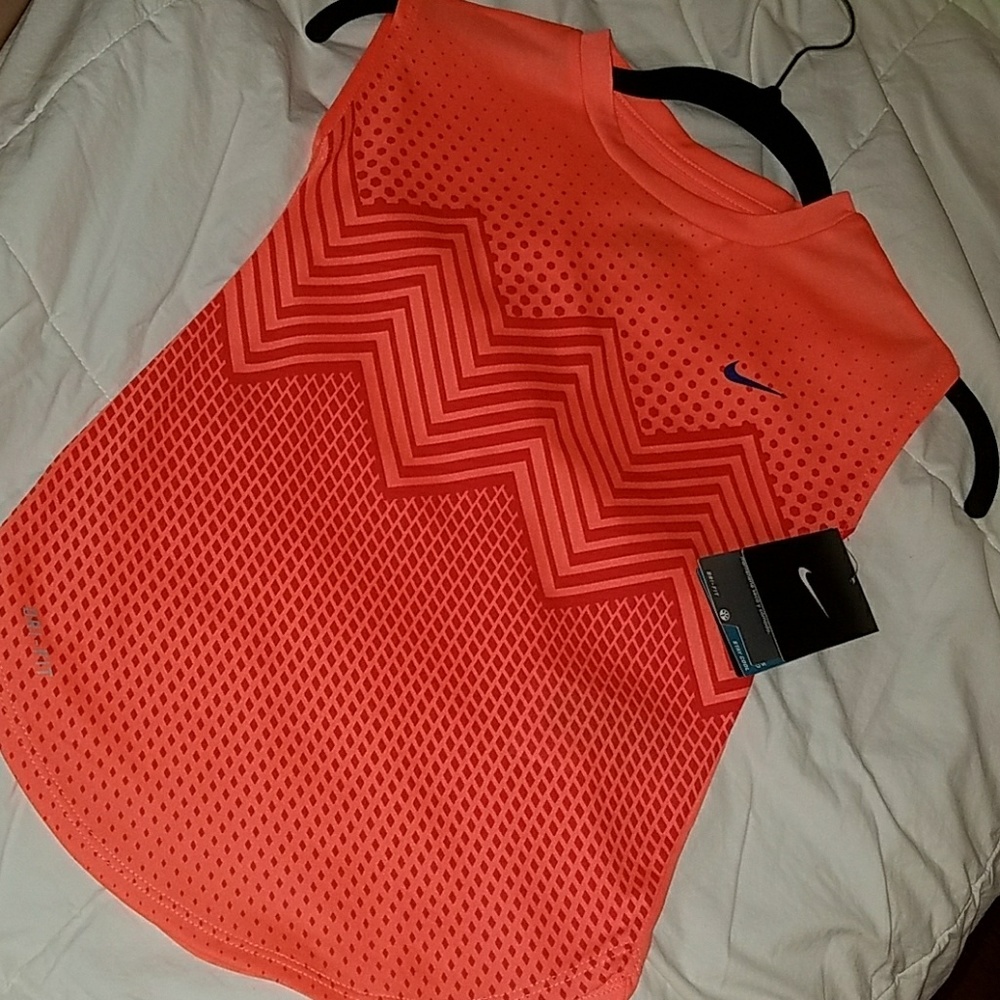 Size 6 Nike Tee Dri-Fit 2-Tone Zig-Zag Tire Print