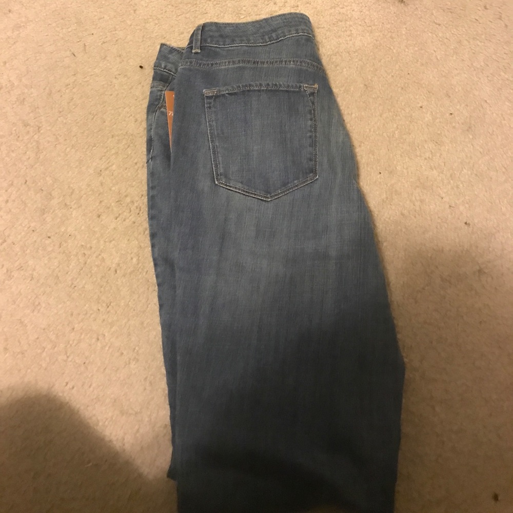 Light Blue Jeans - Picture 2 of 2