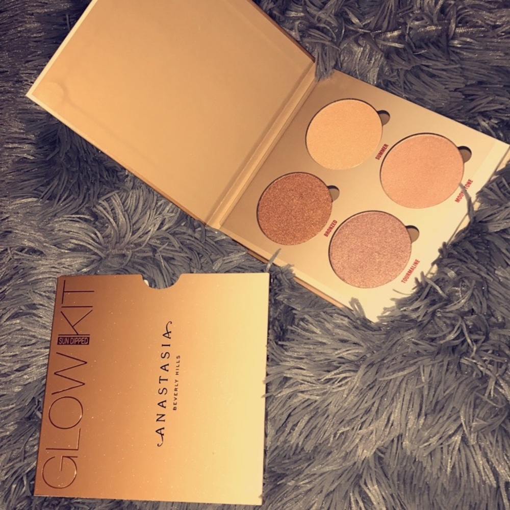 Anastasia "Sun Dipped" glow kit.