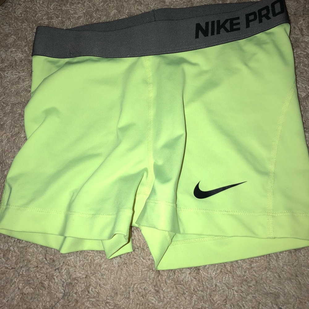 Women’s Nike Pro Size S