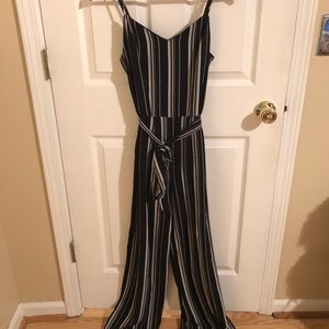 MEDIUM. Navy stripped jumpsuit