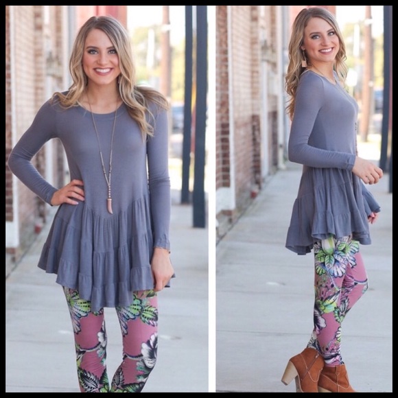 Infinity Raine Tops - ☃️LAST ONE!!⛄️LONG SLEEVE RUFFLE TUNIC☃️