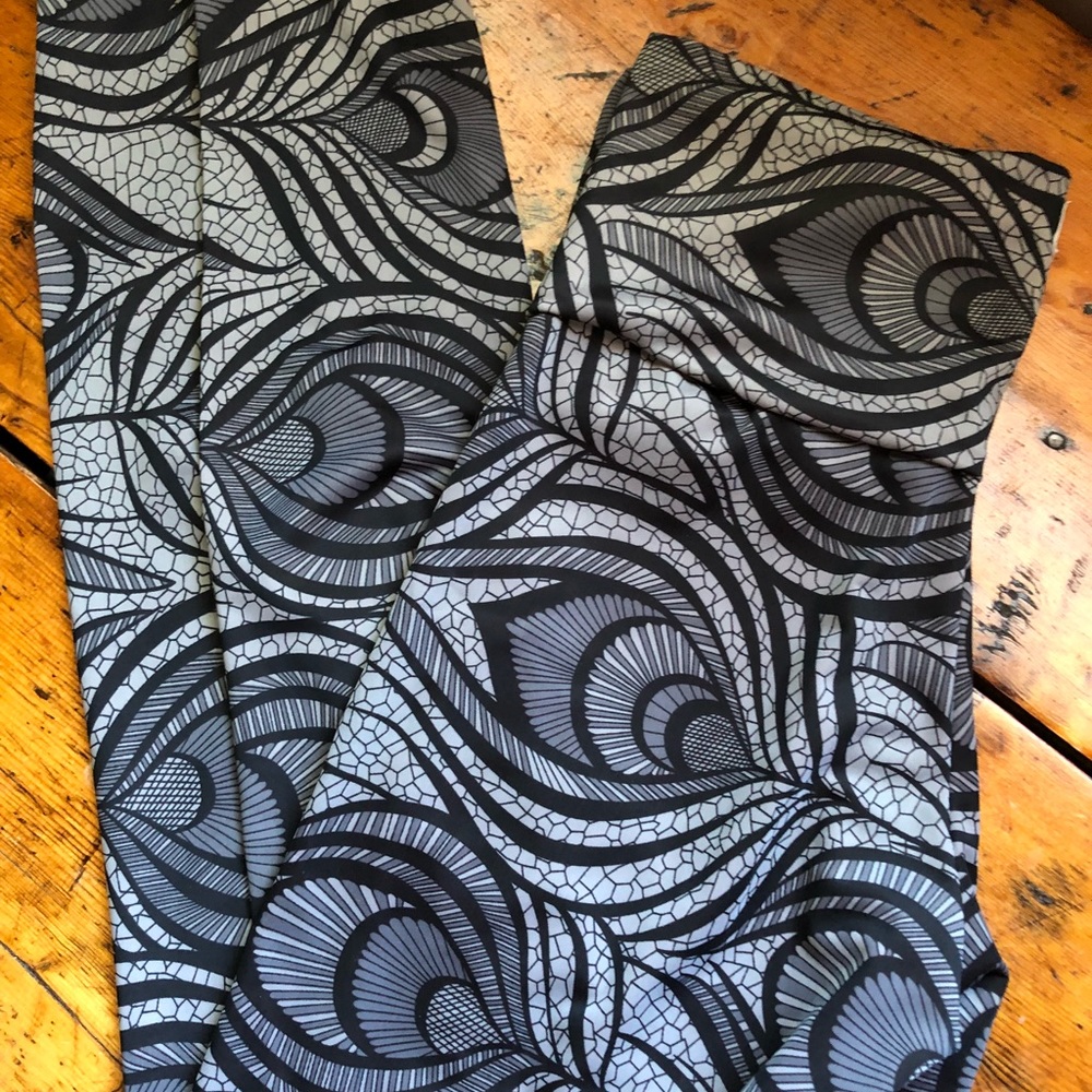 Small Zions Den Apparel Peacock Leggings