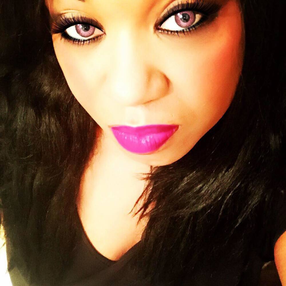 Meet your Posher, Akia