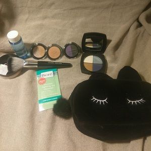 Makeup with carrying bag