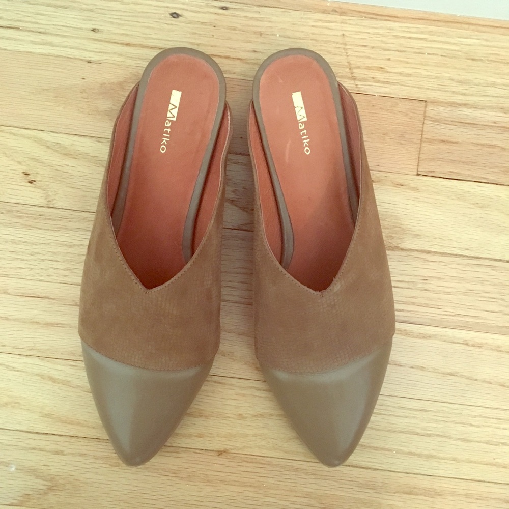 Matiko Leather Slides