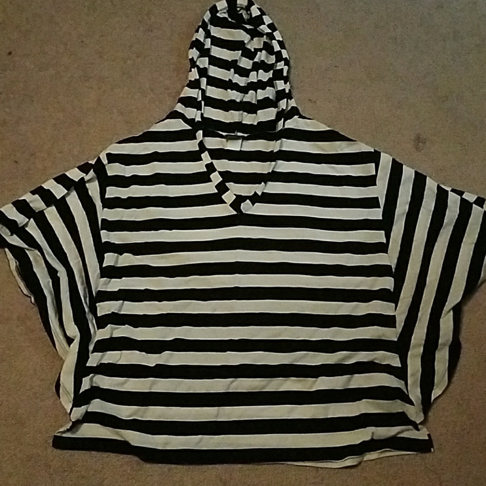 Short sleeve hoodie