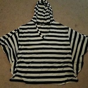 Short sleeve hoodie