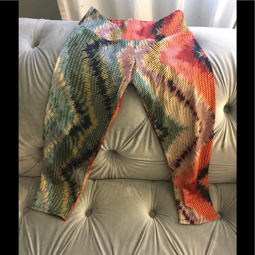 Unique cropped yoga leggings