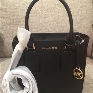 Michael Kors Selby Medium Top-Zip Messenger Bag