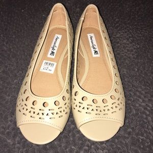 American Eagle Tan Flats