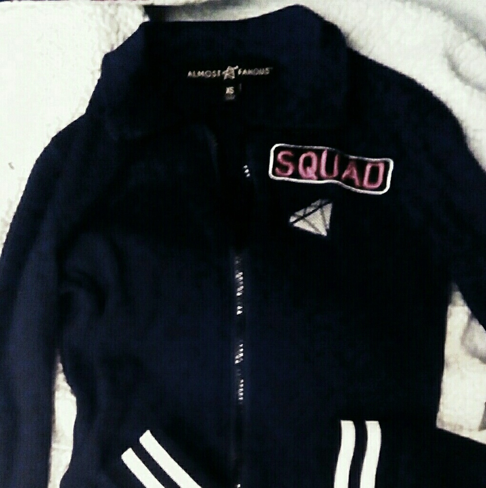 ALMOST FAMOUS XS ZIP UP SHIRT