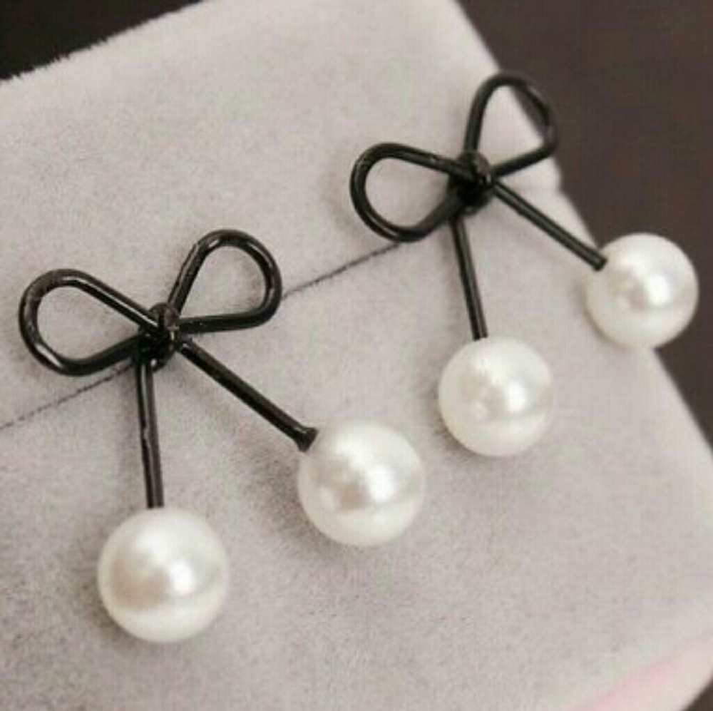 "Olivia" Black Bow & Pearl Earrings