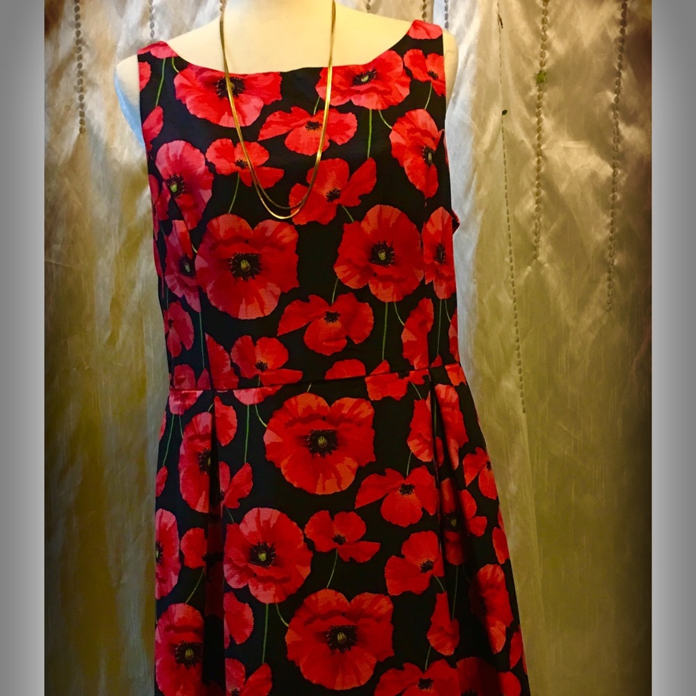 A bright poppy Tommy Hilfiger dress 🌺