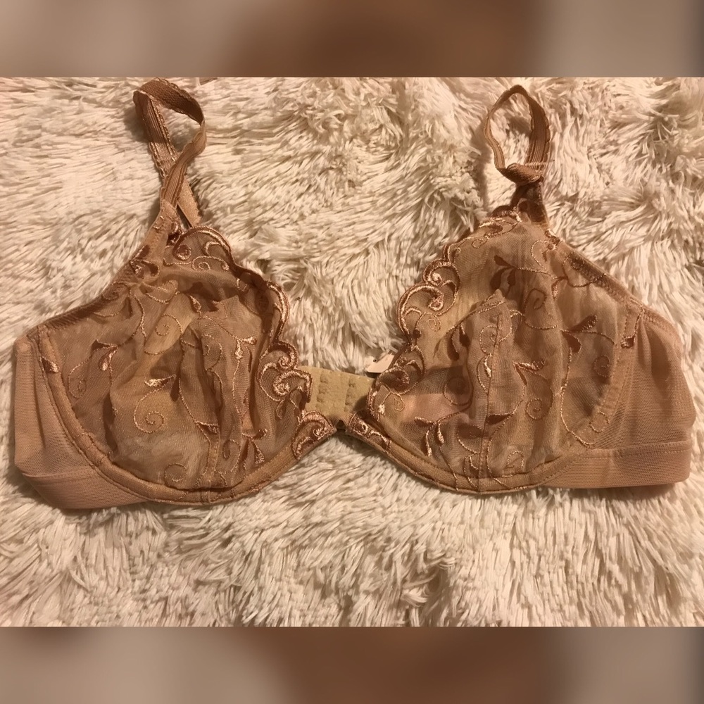 NWT: Nude Victoria Secret 36C Bra