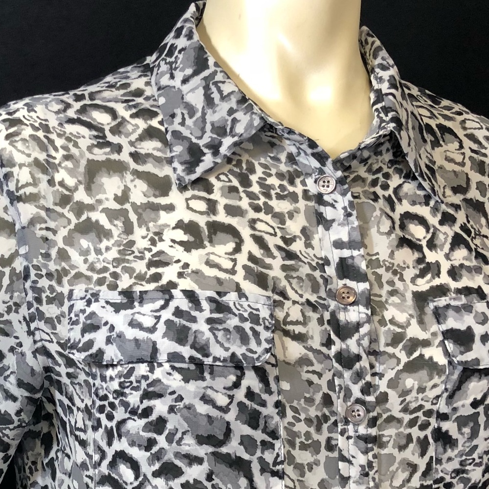 Vince Camuto button down blouse - Picture 4 of 6