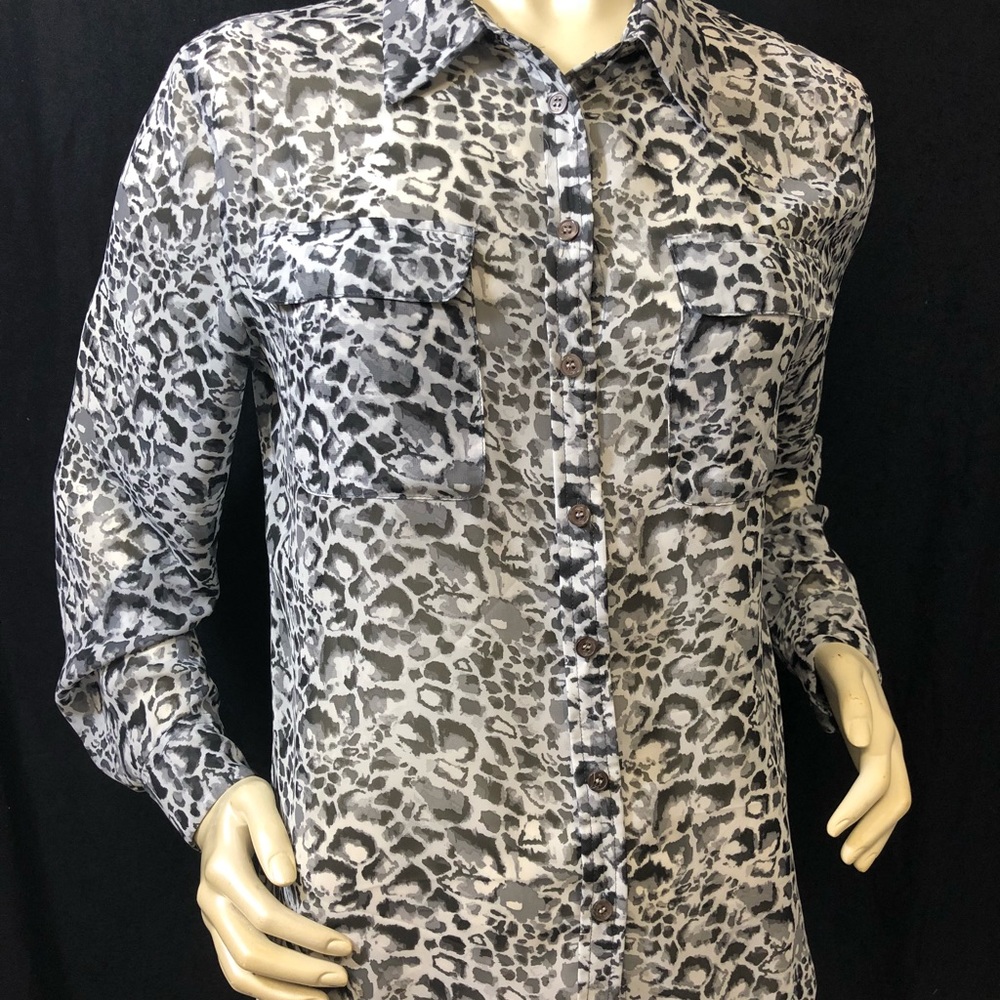 Vince Camuto button down blouse - Picture 5 of 6