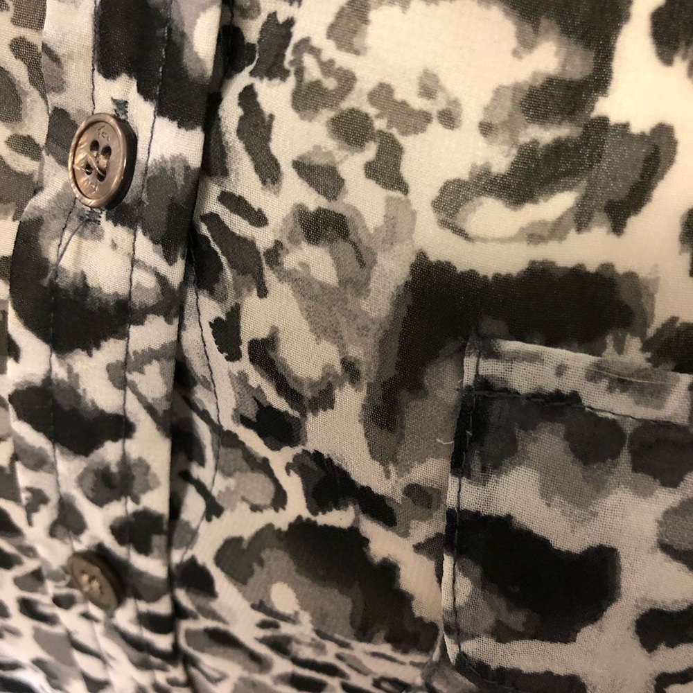 Vince Camuto button down blouse - Picture 6 of 6