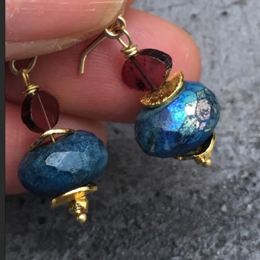 Matana blue Chrysocola & garnet handmade earrings - Picture 5 of 5