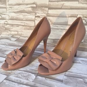 NINE WEST leather heel.         @katherineasb