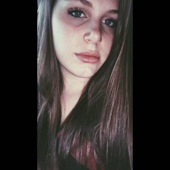 Meet your Posher, Sarah - Picture 1 of 1