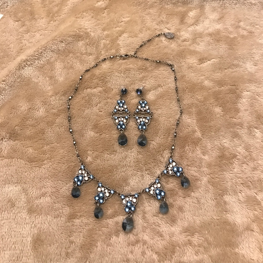 Swaravisk crystal necklace earrings set