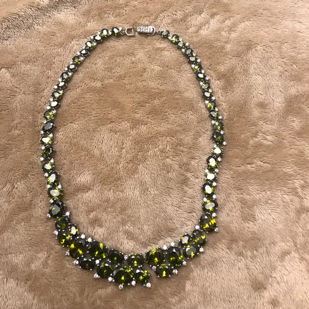 Beautiful olive color cuvic zirconia necklace