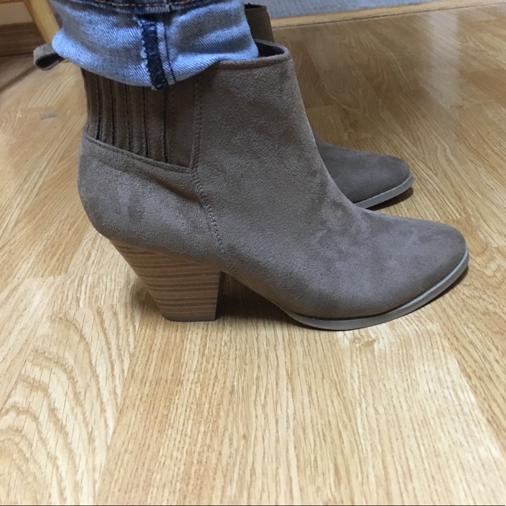 Cute modcloth heeled ankle booties