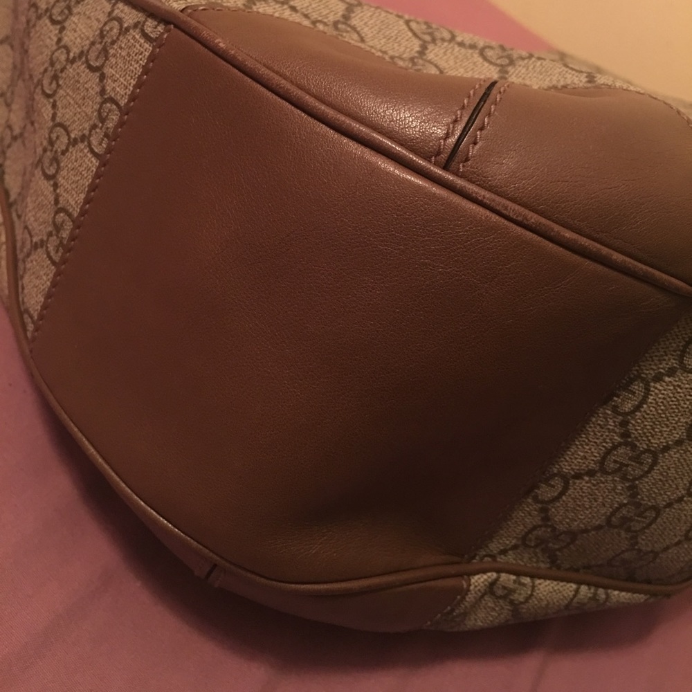 Gucci Shoulder Bag - Picture 6 of 8