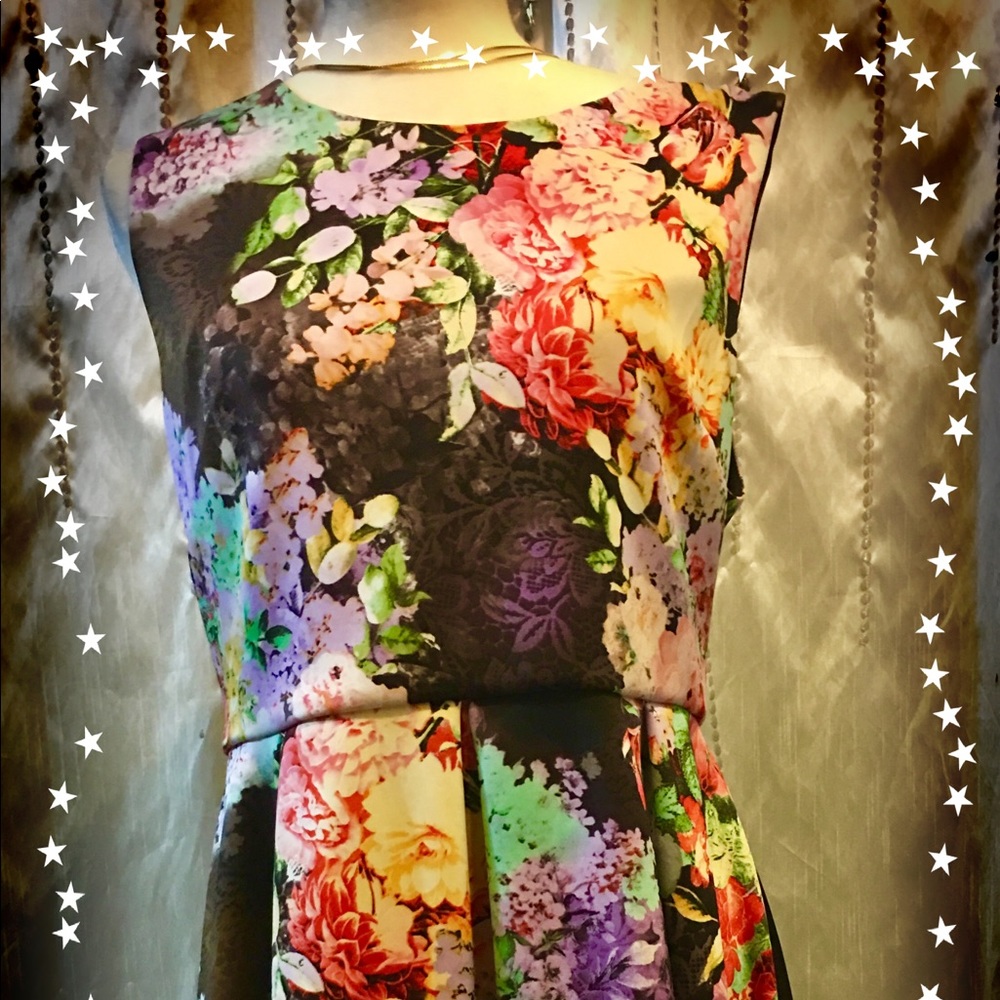 Smashing floral Betsey Johnson dress 🦋