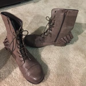 Beautiful brown army boots