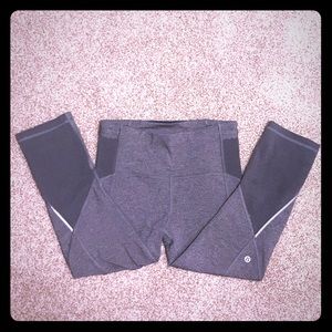 Lululemon crops size 4 with pockets